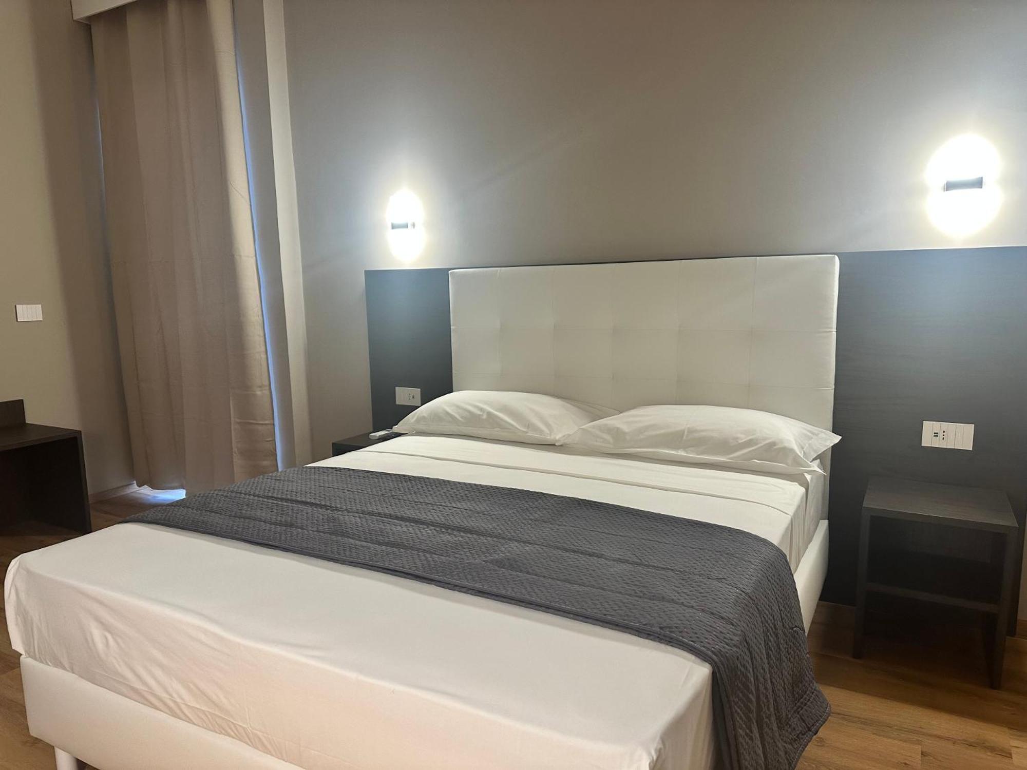 Sunset Guest House Reggio di Calabria Bagian luar foto